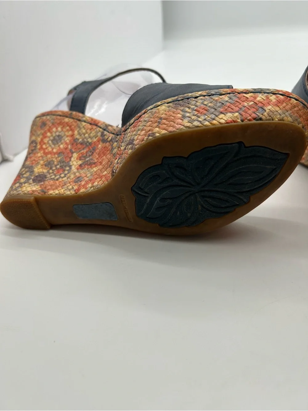 Born Rebecca Navy Leather T strap Wedge Sandals size 8